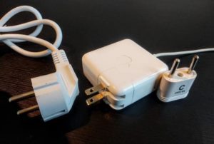 海外と日本の電源プラグ