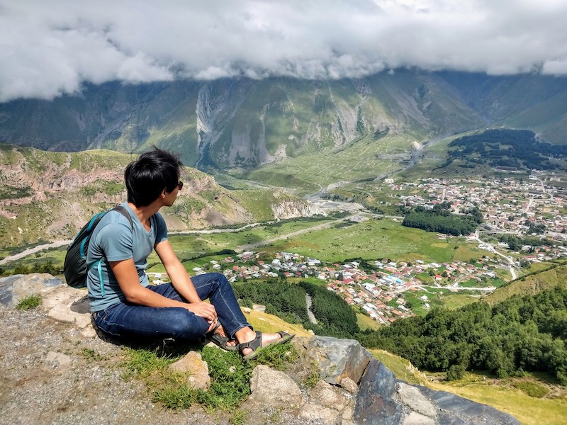 ジョージアのカズベキ(Kazbegi)で超絶景ハイキング