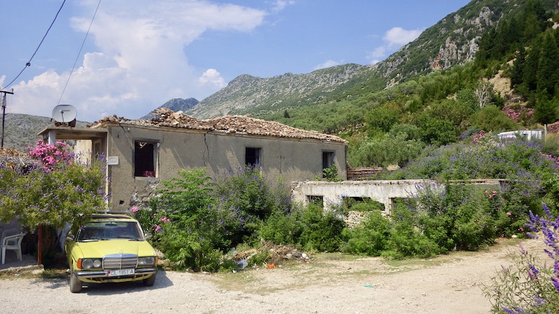 アルバニア一人旅で田舎